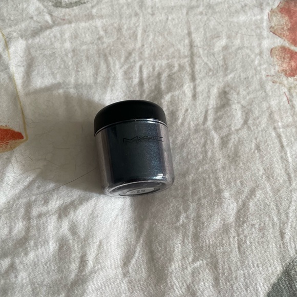 MAC Pigment in Deep Blue Green - Picture 1 of 3